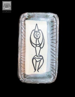 une photo d'une plaque de verre sur laquelle est dessiné un personnage