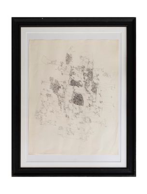 un dessin en noir et blanc représentant la patte d'un chien sur une feuille de papier