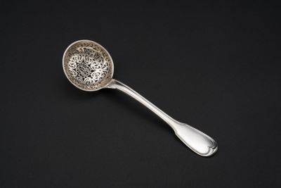 Cuillère à saupoudrer en argent 950‰, à cuilleron circulaire… - Photo 1