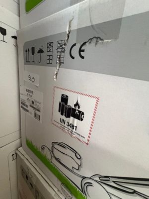 une photo d'un lave-linge et d'un sèche-linge dans une salle de bains