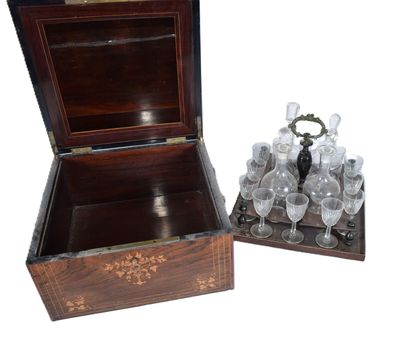CAVE A LIQUEUR en bois de placage décor marqueté de feuilles…