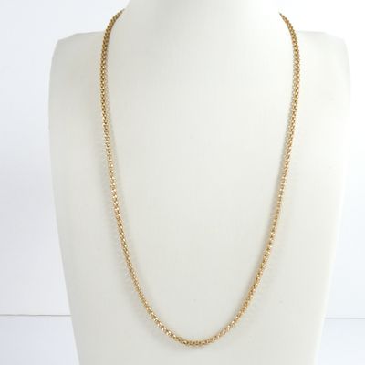 un collier à chaîne en or sur un mannequin mannequin mannequin mannequin mannequin mannequin mannequin mannequin mannequin mannequin
