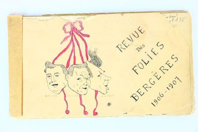 un vieux livre sur lequel figure le dessin de deux personnes
