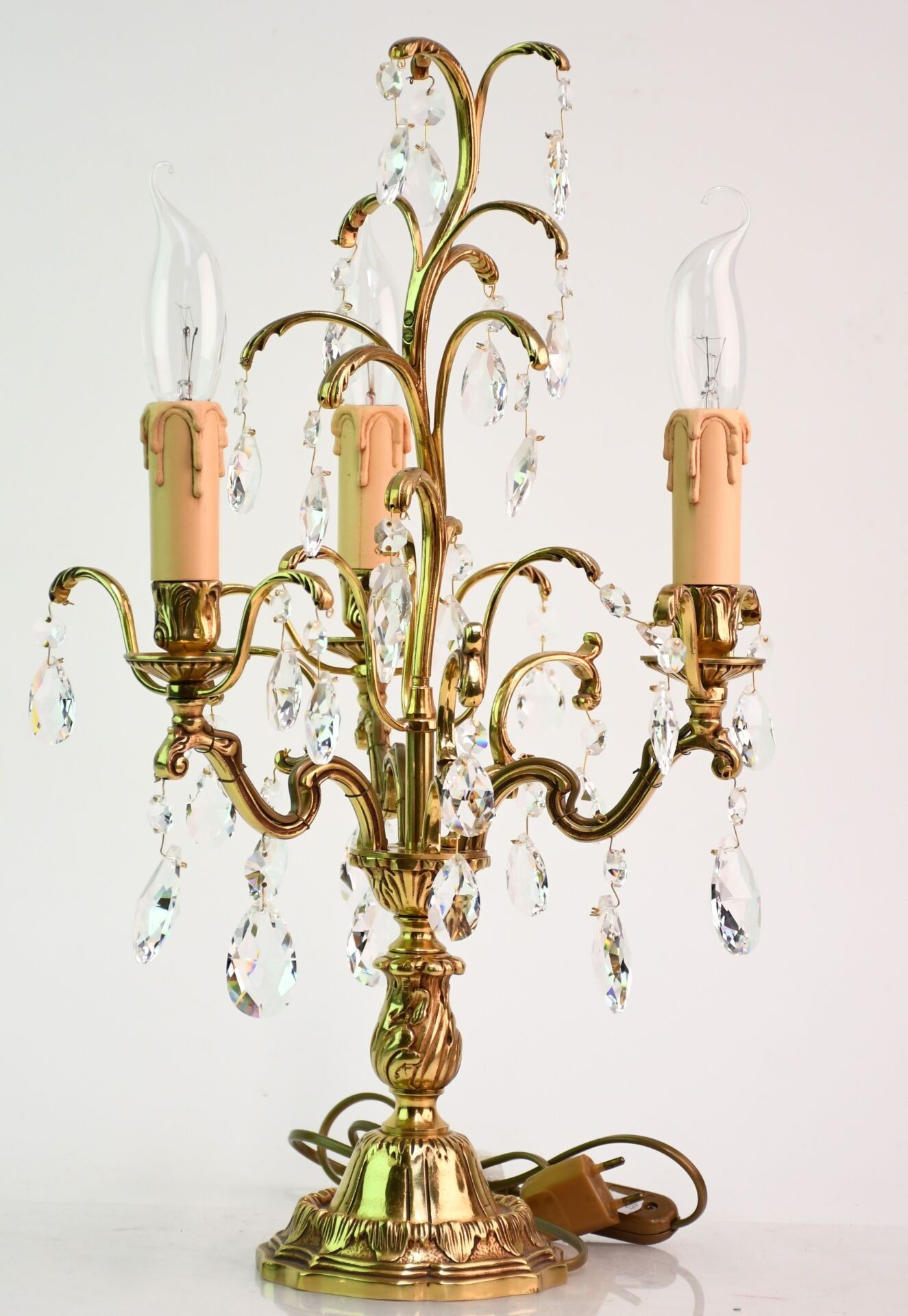 Girandole en bronze à trois feux de lumière.