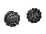 paire de boucles d'oreilles en forme de pièces de monnaie romaines antiques ornées d'une tête de lion