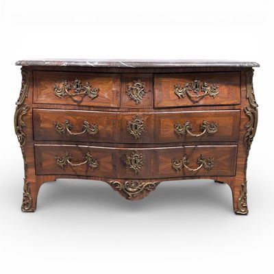 COMMODE de forme galbée en bois de placage ouvrant à quatre … - Photo 1