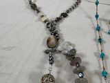 a necklace and a bracelet that are sitting on a table