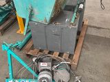 a picture of a machine that is sitting on a pallet