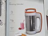 deux cartons de produits alimentaires exposés à la vente