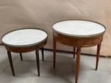 paire de tables d'appoint rondes au plateau en marbre