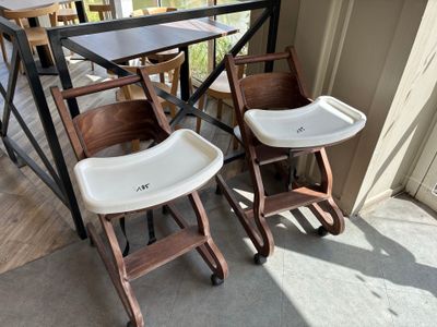 2 Chaises bébé mobiles LJ MAISON POIROT