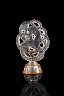an image of a glass sculpture of a cat on a pedestal