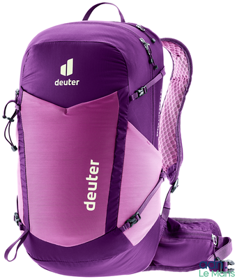 l'arrière d'un sac à dos violet et violet sur lequel figure le nom « Deuterr »
