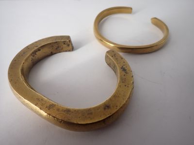 Ethiopie 2 bracelets KOLSO en cuivre et bronze, dim 6,2x7 cm