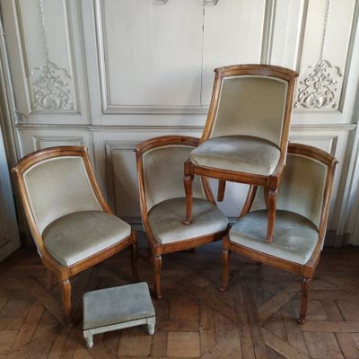 Suite de sept chaises en placage de bois clair, époque Charl… - Photo 1