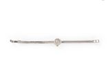 gros plan d'un bracelet en diamant sur fond blanc