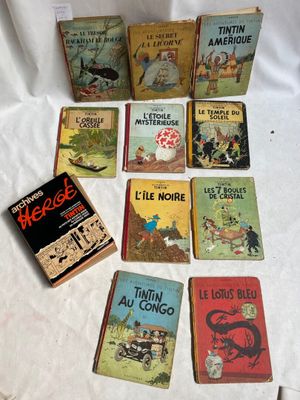 un grand nombre de livres posés sur une table