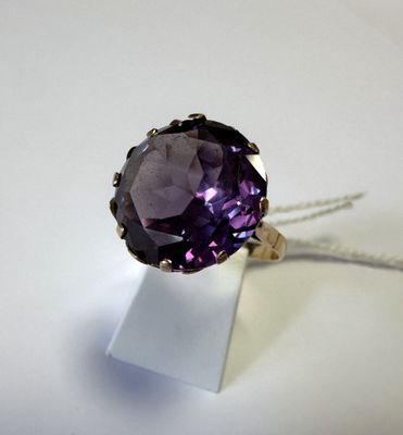 Travail vers 1950 belle bague en or 14k sertie d’une pierre …