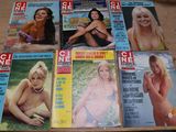 six couvertures de magazines représentant des femmes en bikini, posées sur une table
