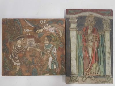 peinture représentant une femme et un homme sur un mur, à côté d'une peinture représentant un homme
