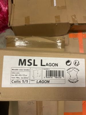 une boîte sur laquelle est apposée une étiquette portant la mention « msl - lagon »