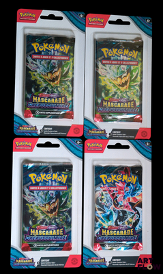 L'emballage contient trois paquets de cartes à collectionner Pokémon.