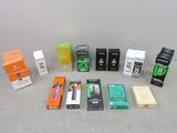 de nombreux types de cigarettes différents et des cigarettes dans la boîte
