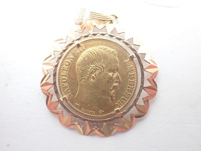 Pièce de 20 francs or Napoléon tête nue, 1857A, montée en pendentif, p