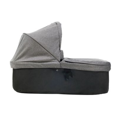 poussette gris et noir sur fond blanc