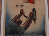 affiche représentant un homme tenant un marteau devant un mur