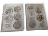 deux plateaux contenant différents types de pièces