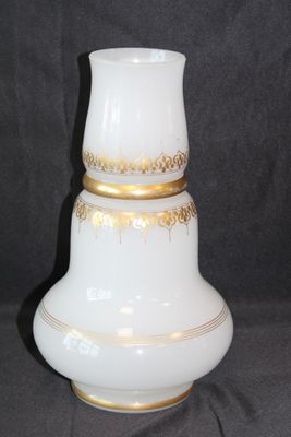 Vase en opaline, dorure