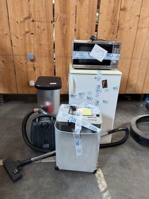 1 Four micro onde ESSENTIEL - 1 petit réfrigérateur FAURE -1 destructe - Photo 1