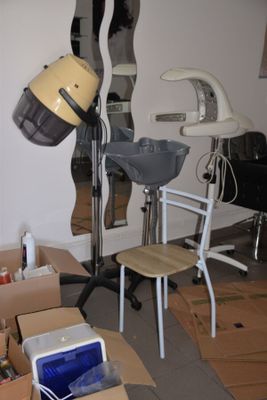 a hair dryer sitting on top of a stand in a room