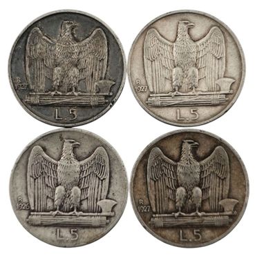 quatre types différents de pièces d'argent sur fond blanc