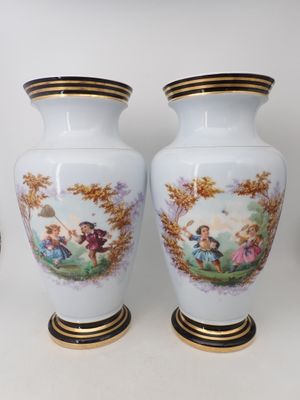 Paire de vases en porcelaine, fin XIXème, à décors d'enfants…