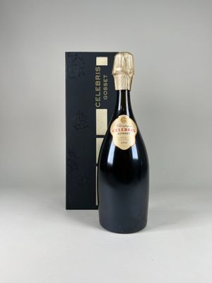 une bouteille de champagne devant une boîte noire