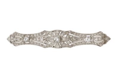 une broche ancienne en diamants et or blanc