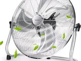 a fan that is sitting on top of a stand