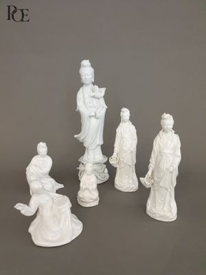 Ensemble de sujets en porcelaine émaillée blanc comprenant :… - Photo 1