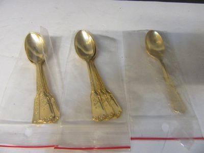 Lot DE Petites Cuillees EN Metal Dore .