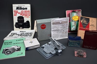 Lot comprenant une colleuse Marguet avec sa boite et sa noti…