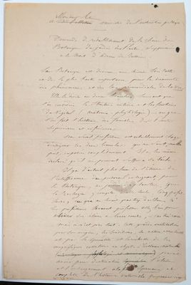 un gros plan d'un morceau de papier sur lequel on a écrit