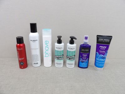 de nombreux types de produits de soins capillaires sur la table