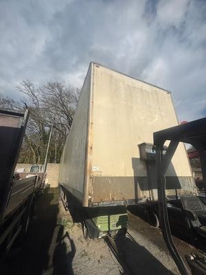 SREM FOURGON SRT DH-168-TS Type constructeur : SRD338C N°de …