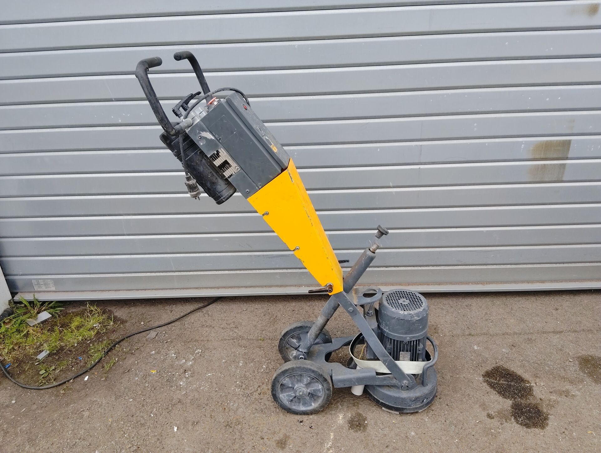 Surfaceuse de béton monophasée HUSVARNA PQ280SF