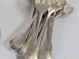 a lot of spoons that are sitting on a table