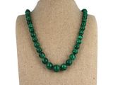 un collier de perles vertes sur un mannequin, un mannequin, un mannequin, un mannequin, un mannequin, un mannequin, un mannequin, un mannequin, un mannequin, un mannequin, un mannequin, un mannequin, un mannequin, un mannequin, un mannequin, un mannequin, un mannequin, un mannequin, un mannequin, un mannequin, un mannequin, un mannequin, un mannequin, un mannequin, un mannequin, un mannequin, un mannequin, un mannequin, un mannequin, un mannequin, un mannequin, un mannequin, un mannequin