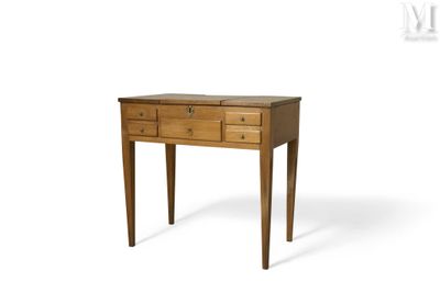 Coiffeuse de style Louis XVI en bois naturel, décor marqueté…