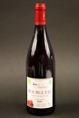 une bouteille de vin posée sur une table
